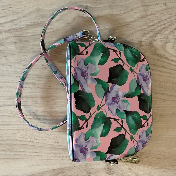 Steve Maden floral purse with gold tone hardware - Picture 8 of 11